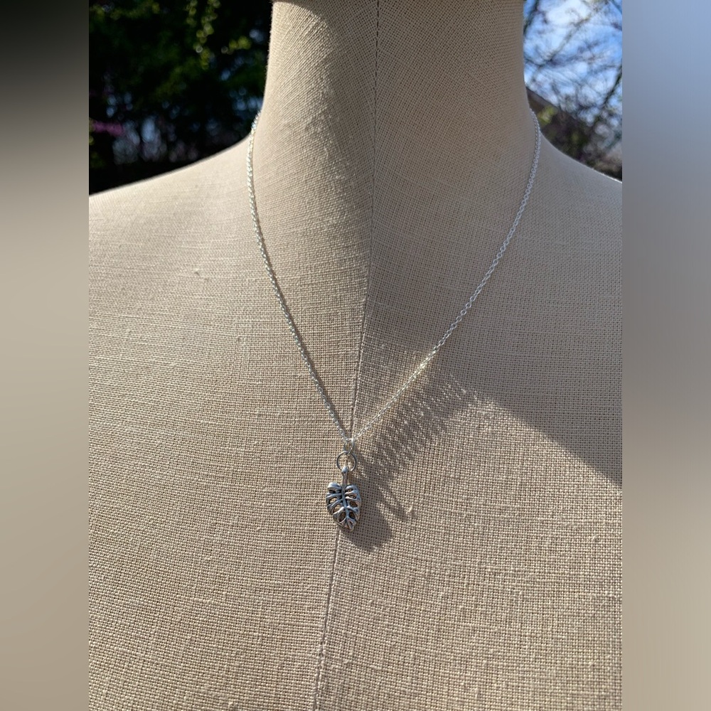 NWT Sterling Silver Plated Chain & Alloy Monstera Plant Leaf Charm Necklace - Picture 10 of 12